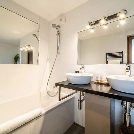 Cervino Monriond - By Emerald アパート *